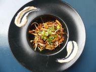 Wok di Tofu affumicato e verdure