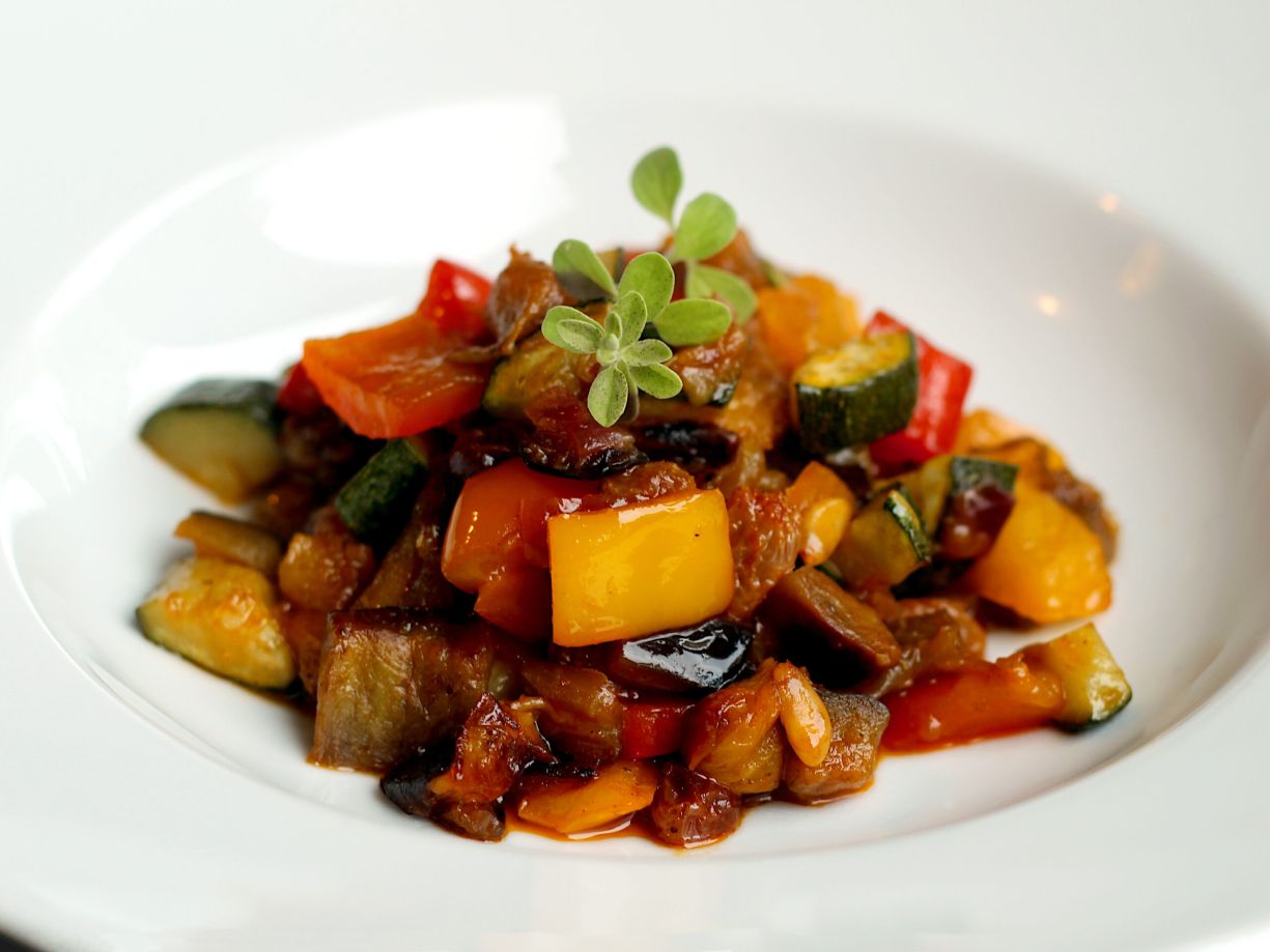 Caponata alla siciliana vegana