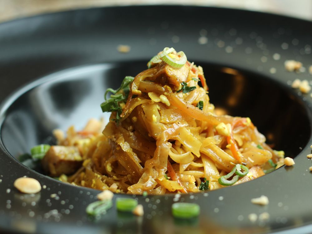 Piatto Pad thai del Ristorante biologico Mezzaluna
