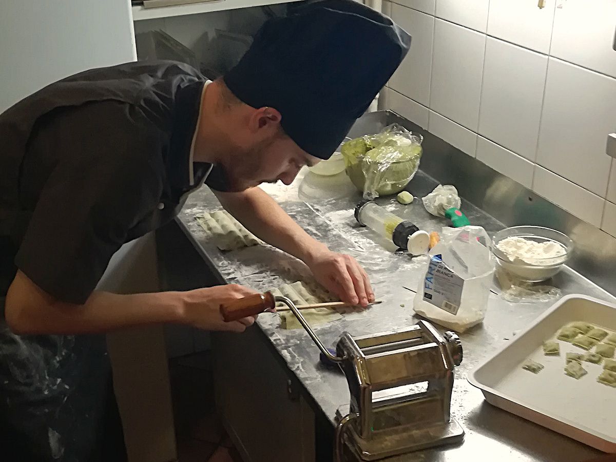 Preparazione ravioli vegani